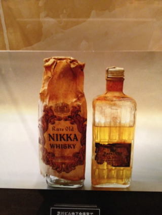 写真：芝川ビル地下金庫室で発見されたウイスキー(ニッカ博物館)